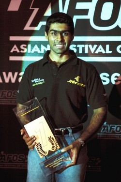 Karun with the 2006 Asian Renault V6 Trophy. Image copyright www.karunchandhok.com